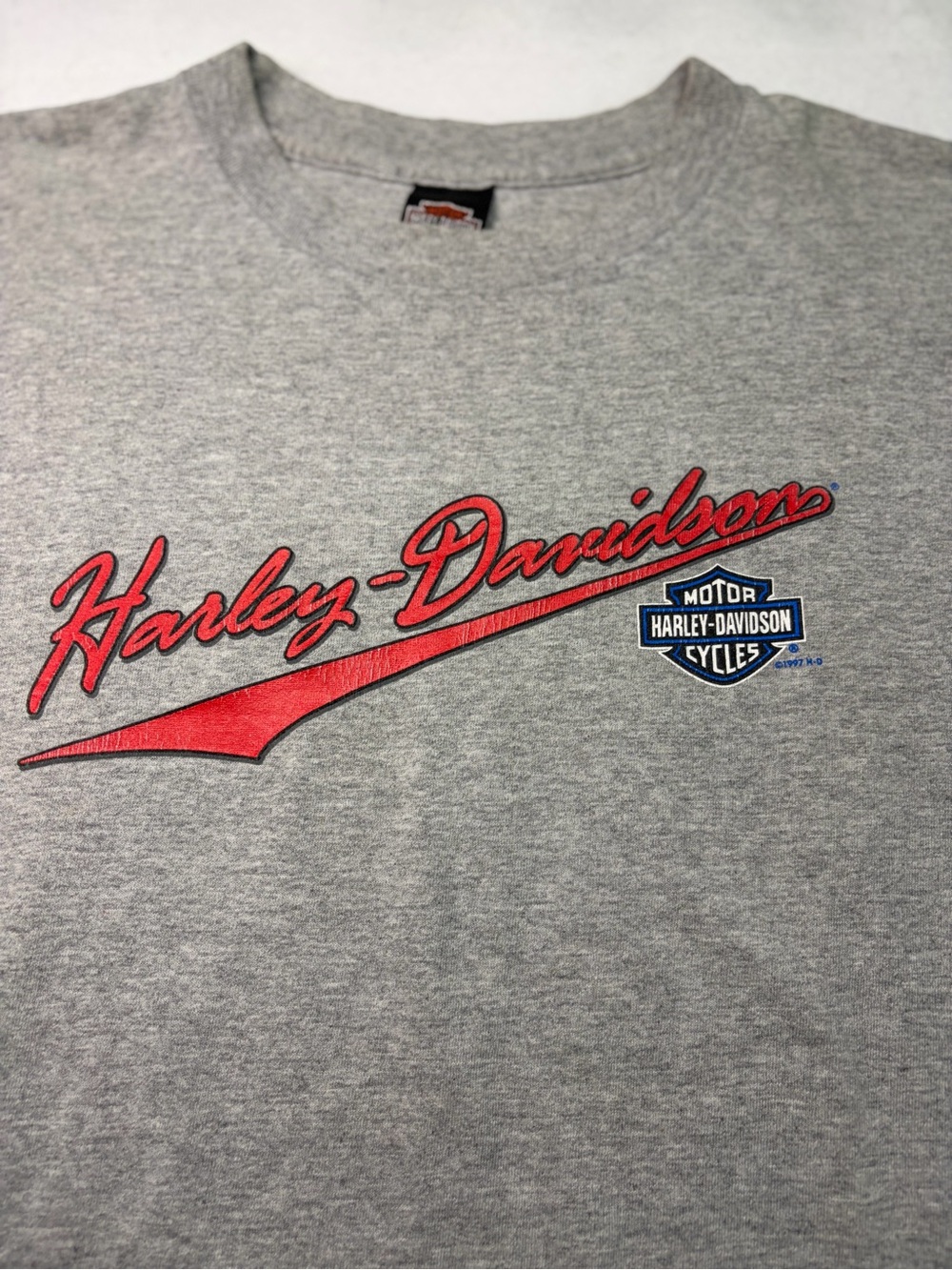 Vintage 1997 Harley-Davidson Gray Short Sleeve Tee with Red Script Logo